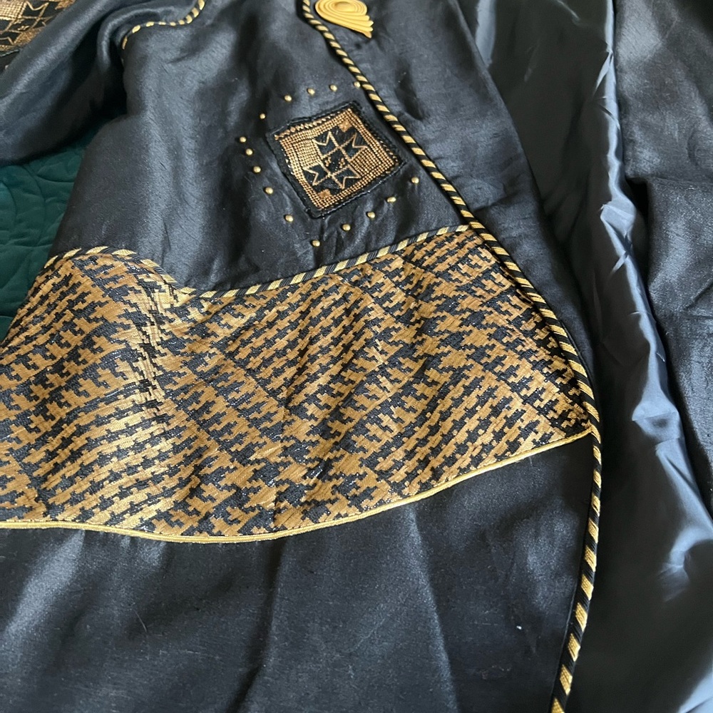 Vintage embroidered jacket. - Picture 2 of 7